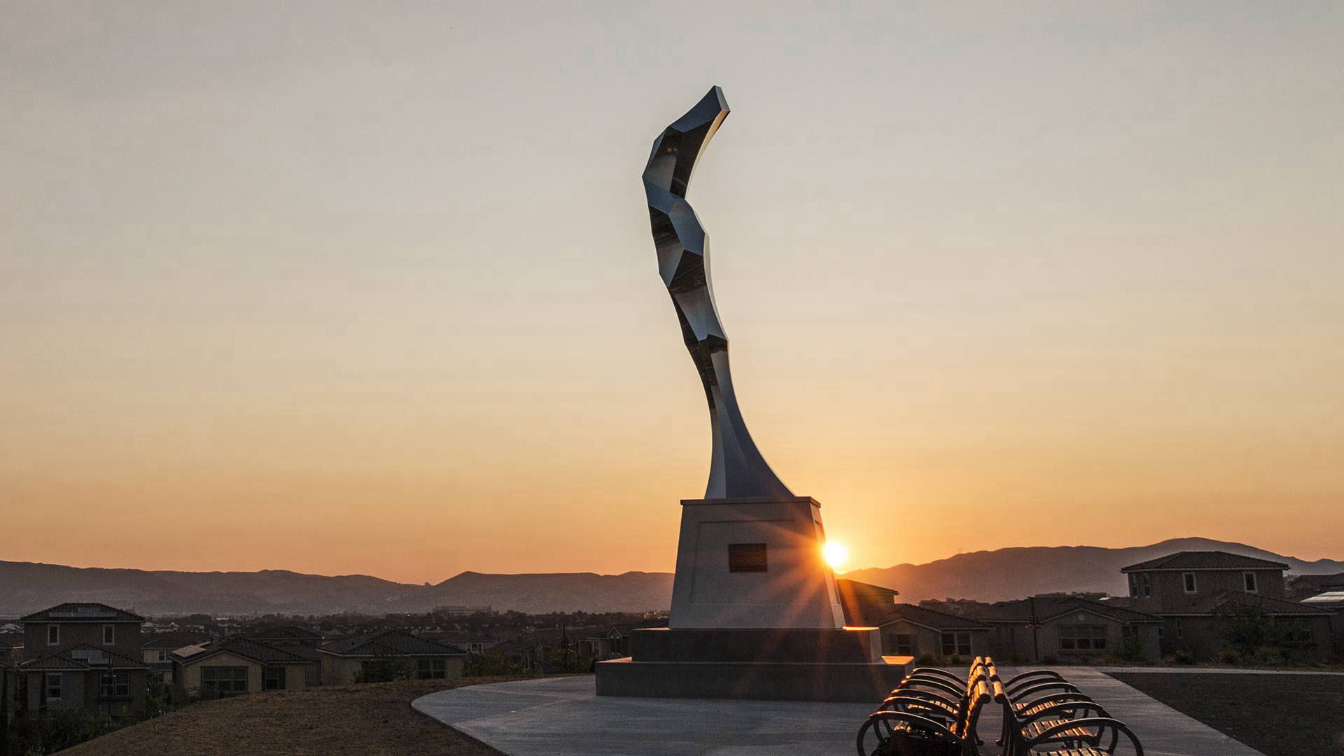 Elatus — mirror-polished stainless steel by Heath Satow, Dublin, CA