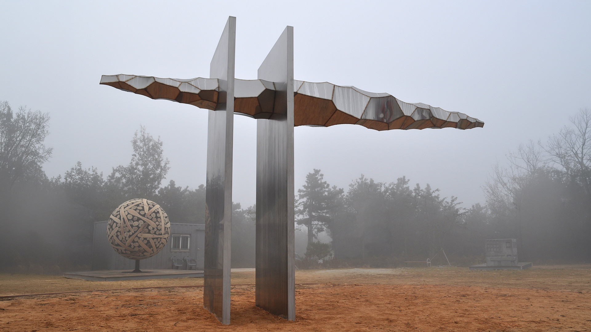Transition — mirror-polished stainless steel by Heath Satow, Icheon, South Korea
